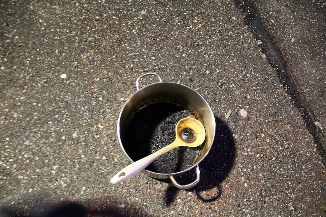 Grafenwöhr. Am Samstagabend  alarmierte die ILS Nordoberpfalz gegen 20 Uhr mit dem Stichwort “Brand im Gebäude/Mehrfamilienhaus” mehrere Einsatzkräfte. Beim Eintreffen der Feuerwehr drang dichter Rauch aus den Fenstern im zweiten [&hellip;]