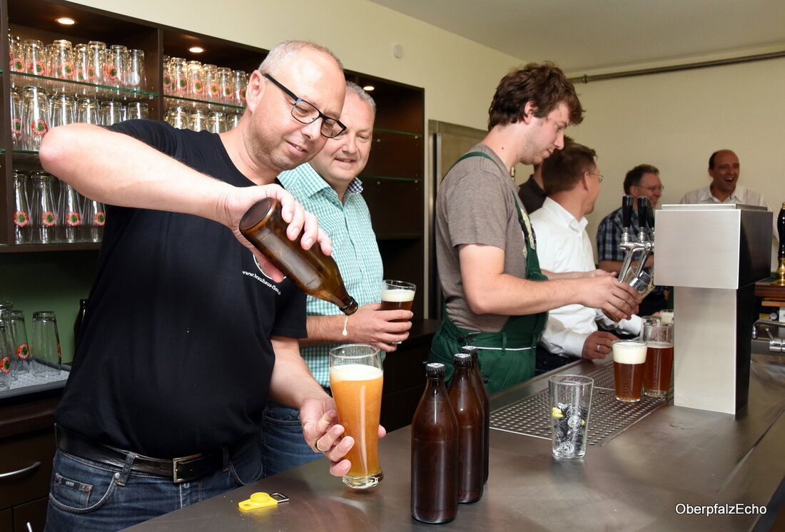 Floß. „Ich denke, das wird ein sehr erfolgreiches Projekt und ein Werbeträger für unseren Markt“, sagte CSU-Fraktionssprecher Armin Betz bei der Besichtigung des Brauhauses mit Landtagsabgeordneten Tobias Reiß. Die Betreiber [&hellip;]