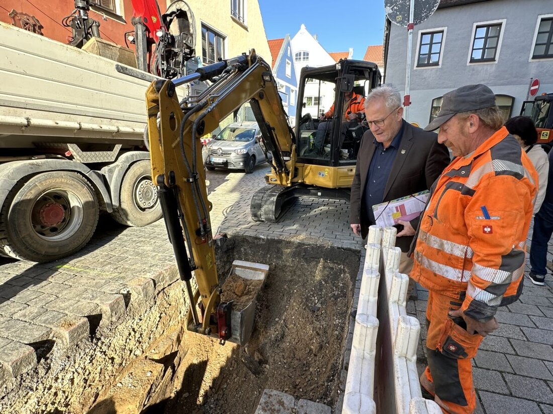 Schwandorf. In der Breite Straße liegen die Arbeiten an Fernwärme und Wasser im Plan.