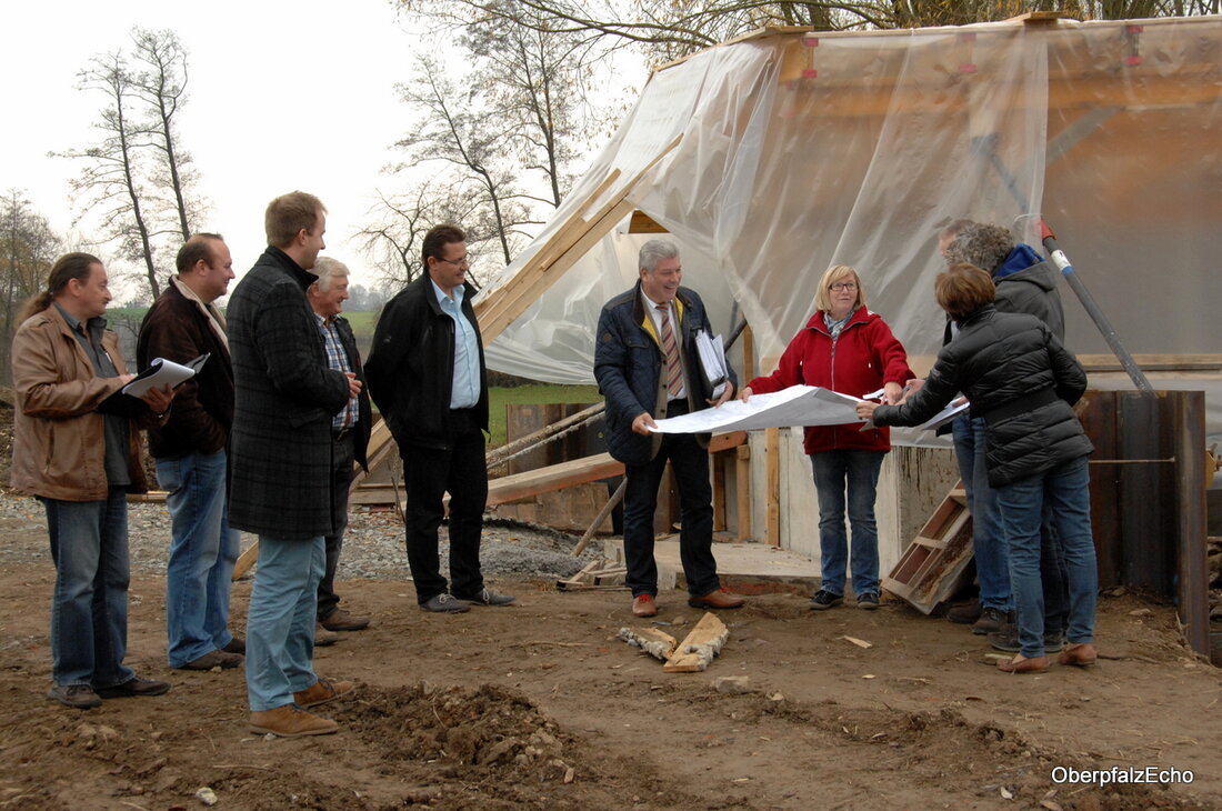 Floß. Mit Kreativität beim Parken dürfte bald Schluss sein auf dem Großparkplatz an der Vohenstraußer Straße. Auf Bitten der Firma Nexans hatte die Gemeinde versuchsweise provisorische Absperrungen errichtet, um eine [&hellip;]