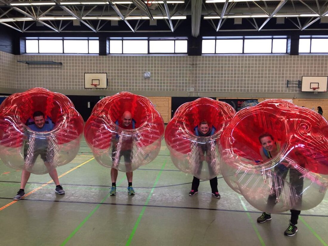 Weiden. Am Samstag wurde der Bubble Ball für den guten Zweck ordentlich ins Rollen gebracht. Elf Mannschaften sprangen vom Kopf bis zu den Knien in einen riesigen Gummiball und versuchten, wie [&hellip;]