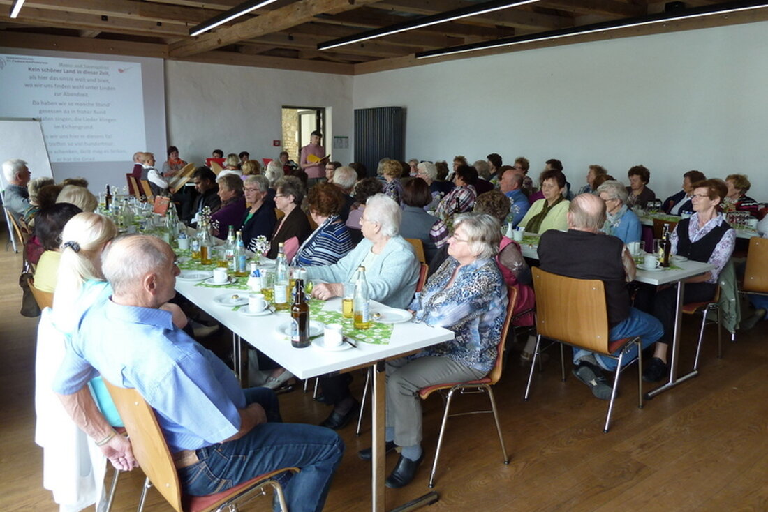 Parkstein. Dieser Seniorennachmittag gerät so schnell bestimmt nicht in Vergessenheit. Gedichte in Oberpfälzer Mundart und Lieder zum Mitsingen umrahmten den Nachmittag bei der Parksteiner Bücherei.  Christine Melchner von der Bücherei [&hellip;]