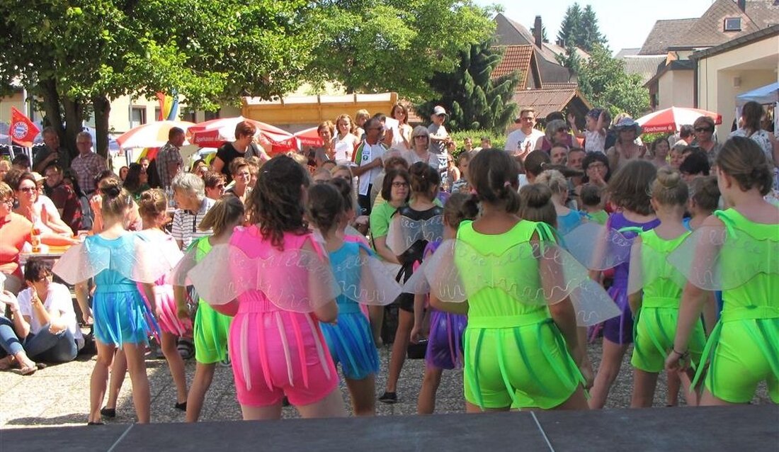 Tirschenreuth. Heute fällt der langersehnte Startschuss auf dem Therese-Neumann-Platz! Erstmalig ist Konnersreuth ausrichtende Gemeinde des landkreisweiten Kreisjugend- und Familientages. Die Vorbereitungen dafür laufen bereits seit Monaten auf Hochtouren. Zahlreiche Akteure, [&hellip;]