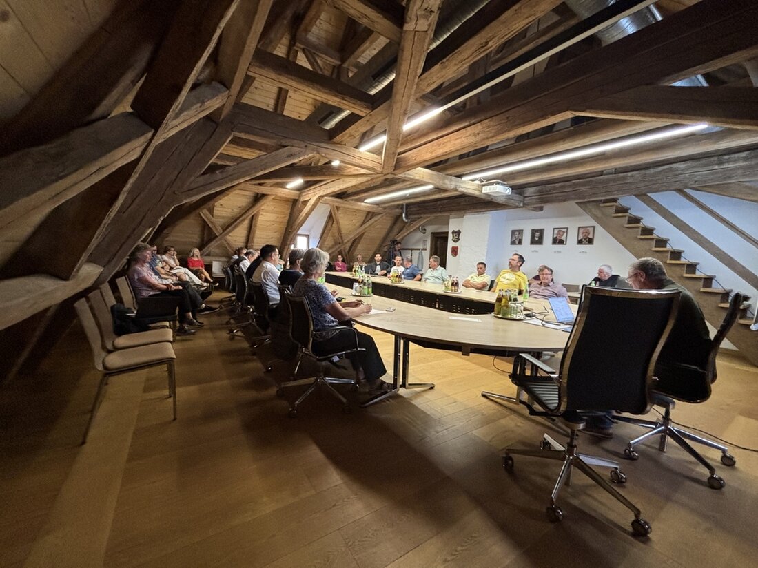 Parkstein. Der Marktgemeinderat lässt das Bürgerbegehren zum Ausstieg aus der Bürgerenergie zu und terminiert die Abstimmung auf den 20. September 2026.  