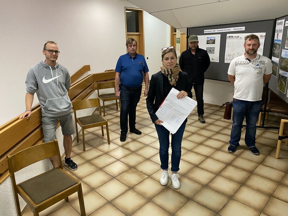 Flossenbürg. Der Plan, aus dem verfallenen Steinhauerhaus am Burgweiher ein Granit-Erlebniszentrum zu machen, entzweit den Ort. Der Riss geht quer durch Familien, auf Facebook wird hitzig debattiert. Nun soll ein [&hellip;]