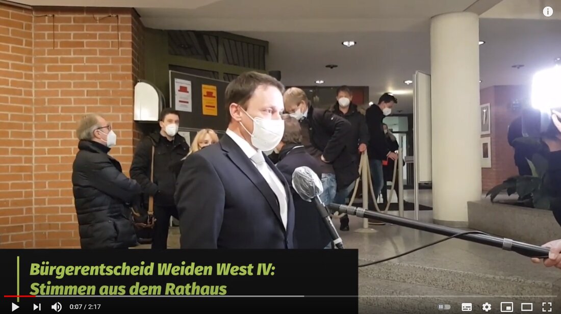 Weiden. 70 Hektar Wald dürfen bleiben: Die Weidener und Weidenerinnen haben gestern beim Bürgerentscheid für Walderhalt gestimmt. Dazu Oberbürgermeister Jens Meyer und Hans Riedlbauer, Vertreter des Aktionsbündnis, im Video.