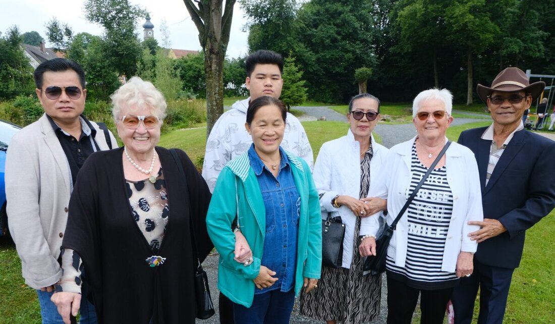 Floss. Trotz anfänglichem Regen feierten hunderte Gäste ausgiebig beim 47. Bürgerfest in der Freizeitanlage „Mühlpaint“. Mit 16 Verkaufsständen, Musik und zahlreichen Attraktionen wurde bis Mitternacht geschunkelt und getanzt.