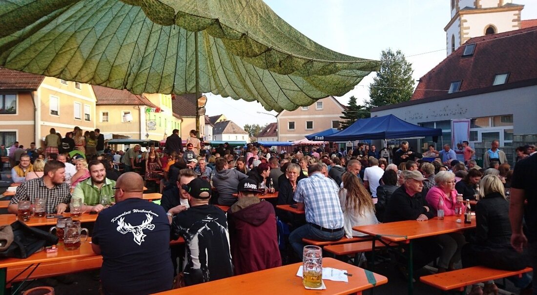 Mantel. Eines haben die Manteler Bürgerfest-Besucher in jeden Fall mitgebracht: Jede Menge Hunger! Richard Kammerer und sein Team vom Vereinskartell hatten für viel Auswahl gesorgt – und bestes Bürgerfest-Wetter bestellt.  [&hellip;]