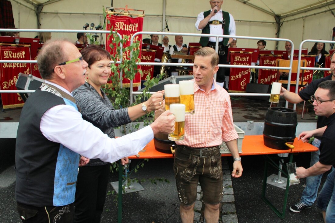 Pressath. Das Wetter spielte mit, das oberpfälzer Bier schmeckte jedem und das Public Viewing sorgte für Nervenkitzel mit anschließender Feierstimmung – Beim Bürgerfest in Pressath passte am Sonntag alles zusammen.  [&hellip;]
