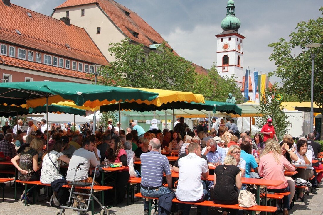 Tirschenreuth. Musik und Tanz, Action und Kulinarisches: Auch in diesem Jahr verspricht das Tirschenreuther Bürgerfest 2018 wieder jede Menge Spaß und Unterhaltung. Nach der Eröffnung durch Bürgermeister Franz Stahl um [&hellip;]