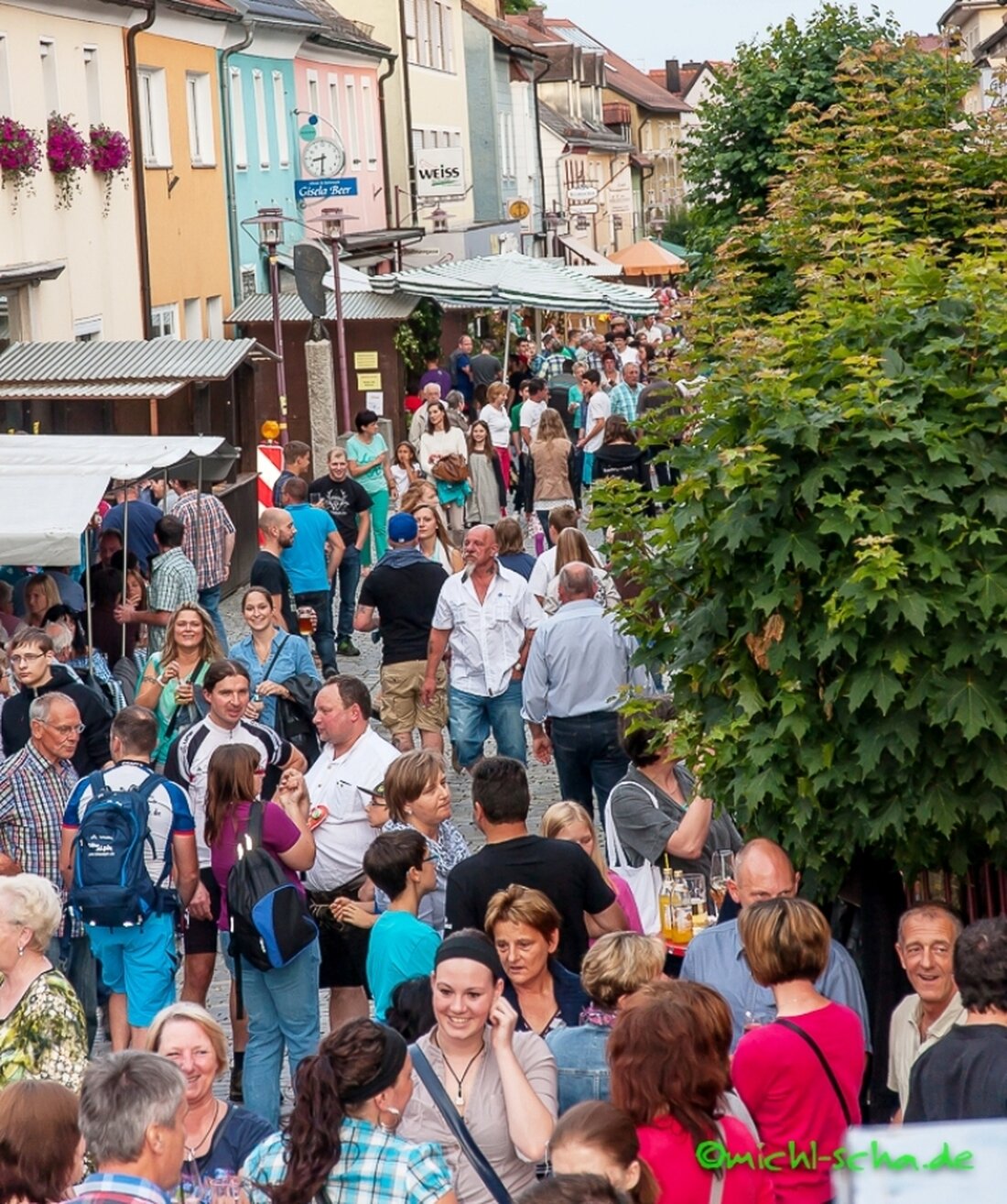 Windischeschenbach. Noch liegt der Schnee und der Winter hält uns fest im Griff – in Windischeschenbach laufen die Planungen für das Bürgerfest im Sommer aber schon auf Hochtouren. Das ist [&hellip;]