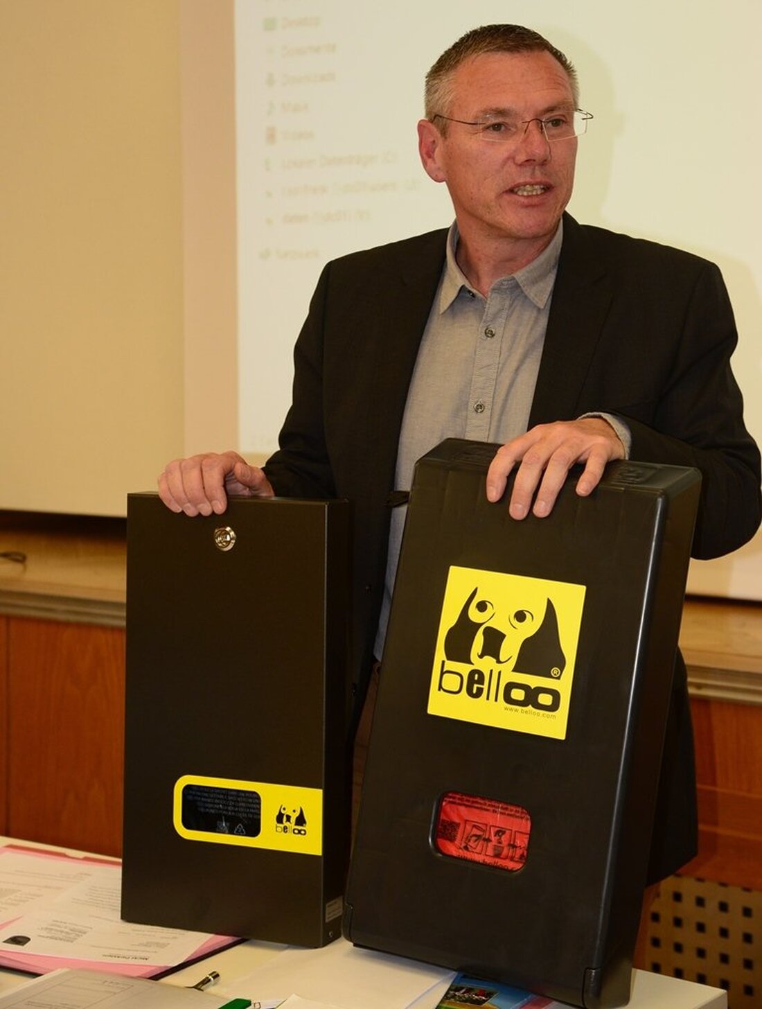 Parkstein. Wohin mit den Hinterlassenschaften der vierbeinigen Lieblinge? Für Hundebesitzer werden in Parkstein bald Boxen für Hundekottüten montiert.  Von Walter Beyerlein  Im Gebiet Parkstein sind rund 70 Abfallbehälter aufgestellt. Laut [&hellip;]