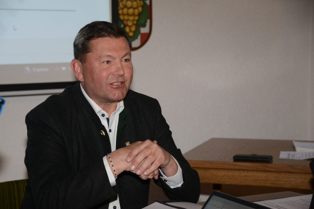 Pleystein. Bürgermeister Rainer Rewitzer wird bei der Kommunalwahl am 8. März 2026 nicht mehr für das Amt des Ersten Bürgermeisters kandidieren. Diese Entscheidung habe er für sich
nach langer und reiflicher Überlegung
getroffen. 