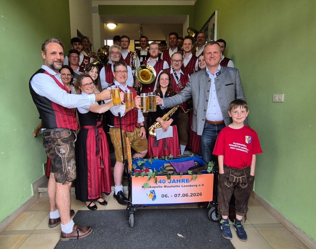 Maxhütte-Haidhof. Die Blaskapelle Maxhütte-Leonberg feiert am 6./7. Juni 2026 ihr 40-jähriges Bestehen und bat im Rathaus um die Schirmherrschaft. Bürgermeister Rudolf Seidl sagte nach einem sturmbedingten Umzug musikalisch zu.