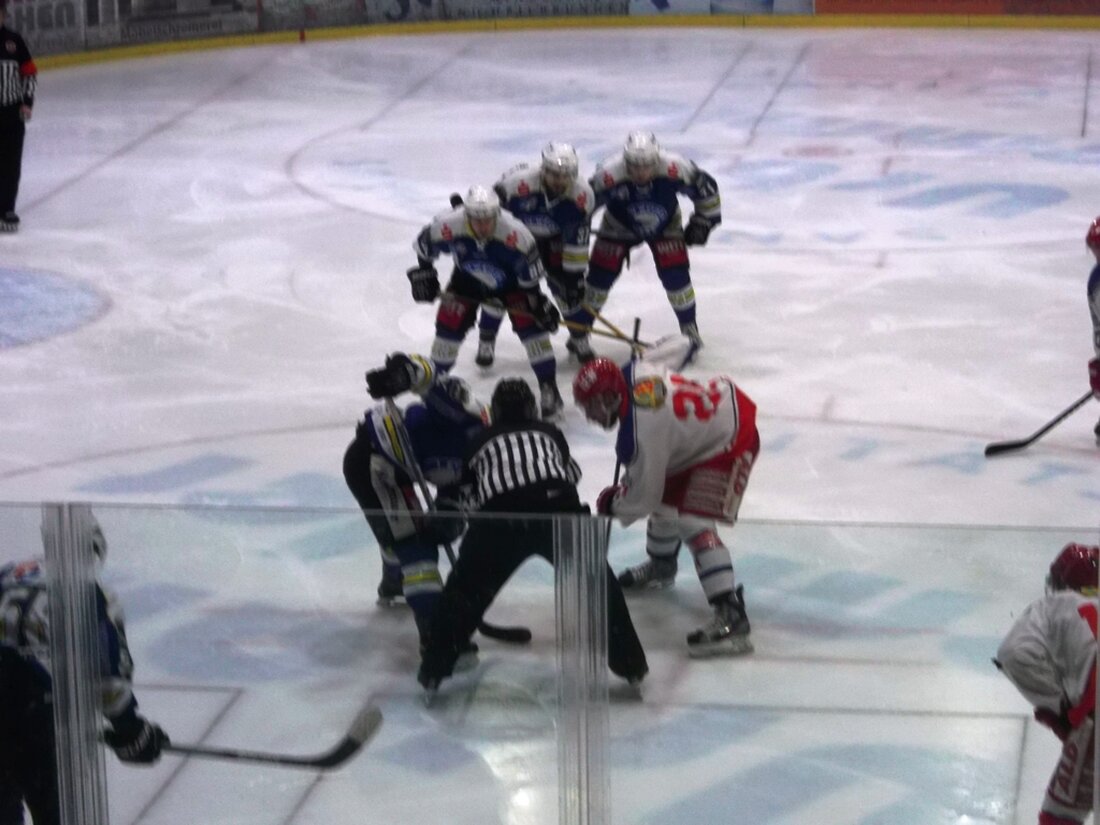 Weiden. Nach dem wichtigen Erfolg am Freitagabend blieben für die Blue Devils am Sonntagabend die Punkte aus. Beim 0:2 vor 1.100 Zuschauern blieben die Blau-Weißen erstmals in dieser Saison ohne eigenen [&hellip;]