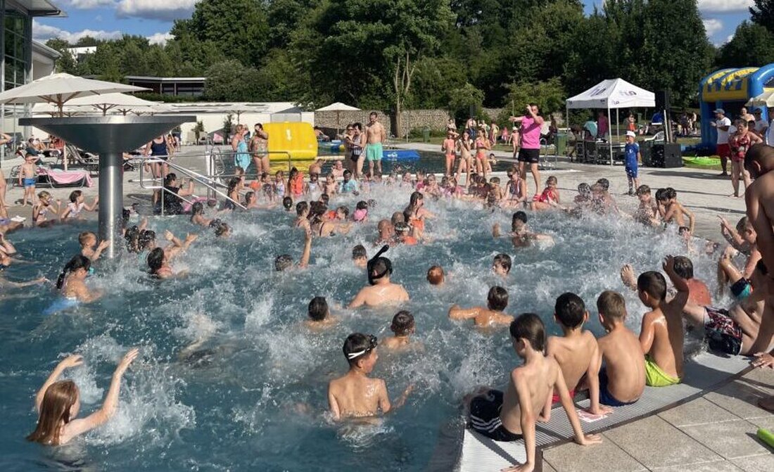 Burglengenfeld. Am Sonntag meldete das Wohlfühlbad Bulmare dank Hitze einen Tagesrekord: mehr als 2.350 Gäste. Wegen weiterer Hitzetage bleibt der Andrang hoch; die Sommersaison läuft bis 14. September 2026.