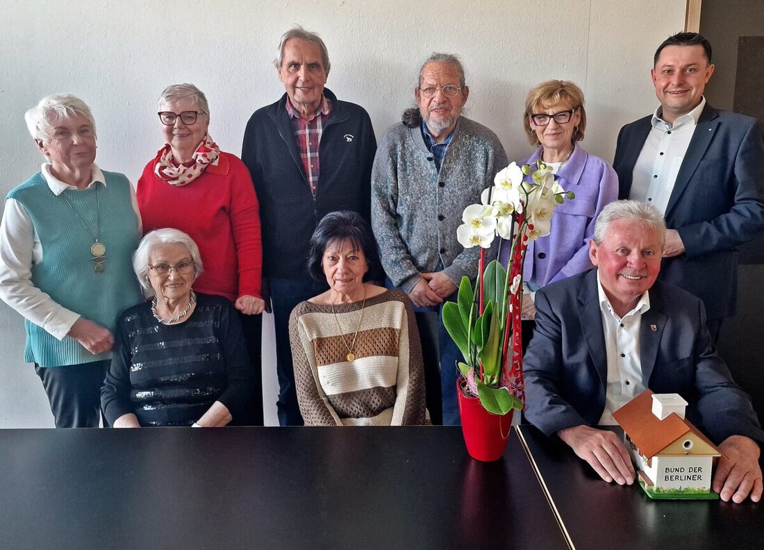 Weiden. Der Bund der Berliner hielt im Café Mitte seine Jahreshauptversammlung ab und bestätigte den Vorstand. Die Mitglieder blickten auf das 70-jährige Jubiläum zurück; die nächste Monatsversammlung ist am 17. April.