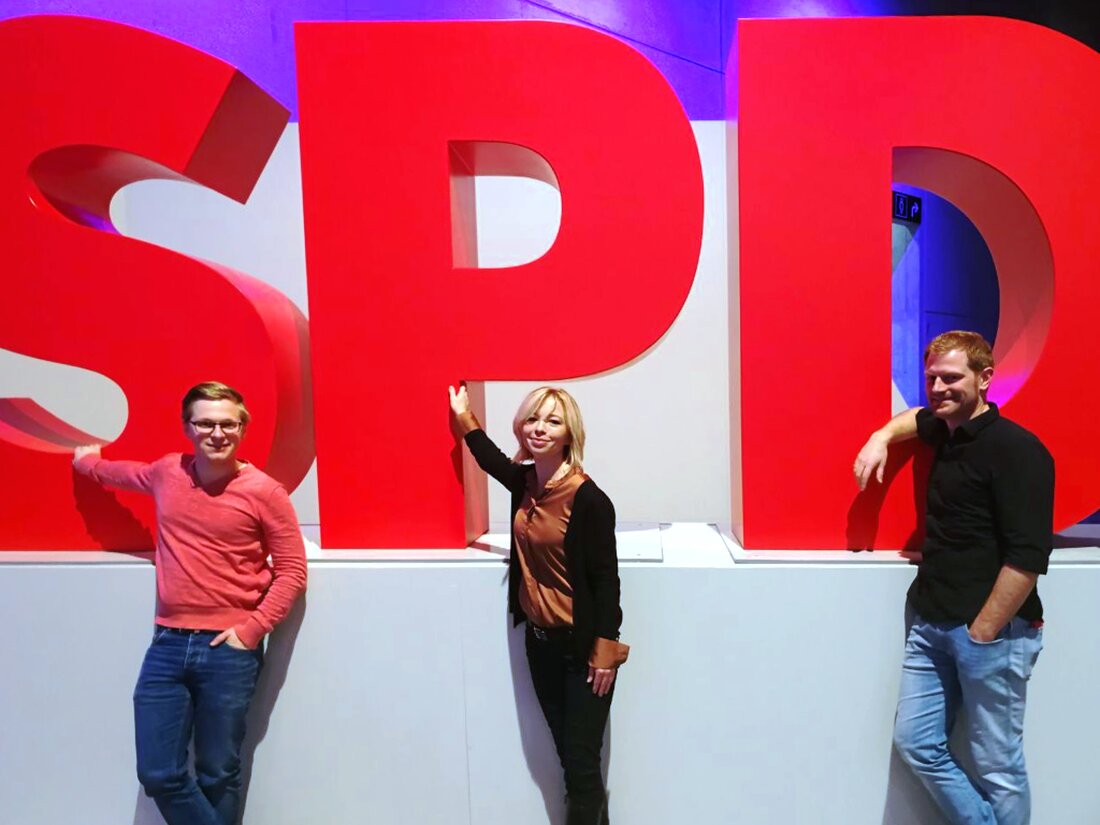 Weiden. Beim Bundesparteitag der SPD in Berlin fand die große Entscheidung statt: Wie geht es weiter nach dem Scheitern von Jamaika? Beschlossen wurden „ergebnisoffene Gespräche“ mit der Union. Außerdem wurde beschlossen, [&hellip;]