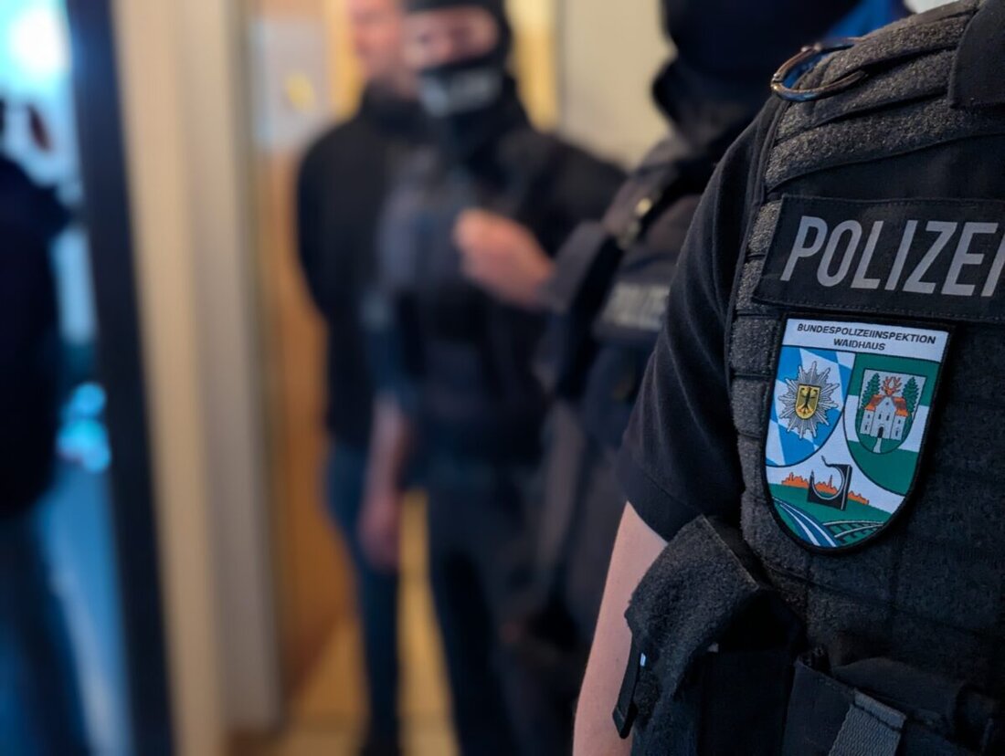 Weiden / Waidhaus / Hessen / Niedersachsen. Die Bundespolizei schloss am Donnerstag umfangreiche Durchsuchungen im Auftrag der Staatsanwaltschaft Weiden ab.