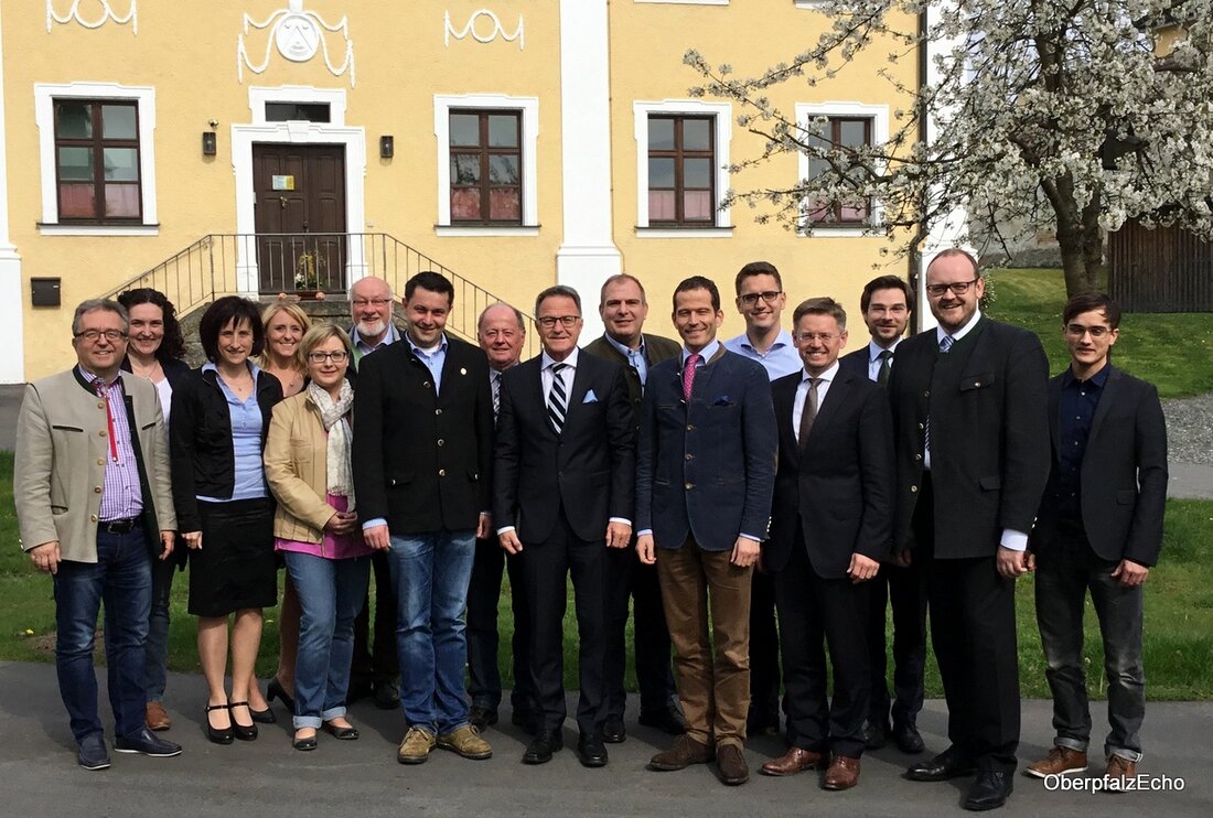 Windischeschenbach. Die CSU im Bundeswahlkreis Weiden hat sich geschlossen für eine einstimmige Lösung  bei der offenen Frage um den Bewerber für das Direktmandat bei den Bundestagswahlen 2017 ausgesprochen. Albert Rupprecht [&hellip;]