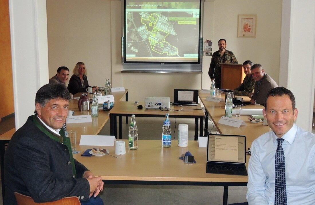 Grafenwöhr. Die Bundeswehr in Grafenwöhr plant mit einem Volumen von 119 Millionen Euro umfassende Baumaßnahmen. Bundestagsabgeordneter Albert Rupprecht und Bürgermeister Edgar Knobloch werten es als deutliches Zeichen für eine weitere [&hellip;]