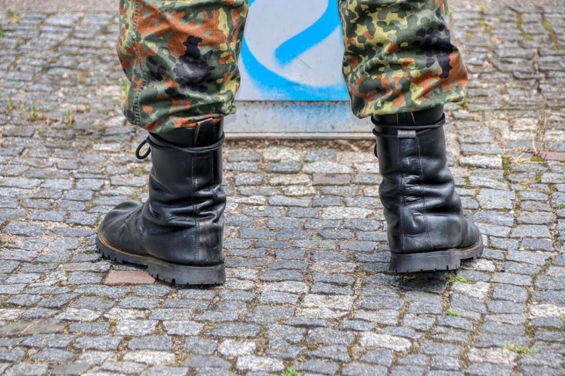 Amberg-Sulzbach. Die Bundeswehr führt vom 9. bis 16. Mai in Niederbayern und der Oberpfalz eine Truppenübung namens "Marschland" mit 220 Soldaten und 80 Radfahrzeugen durch. Betroffen sind mehrere Landkreise, darunter Amberg-Sulzbach, Übungen finden im Freien und auf Übungsplätzen statt, ohne Nachtmärsche oder Munitionseinsatz.