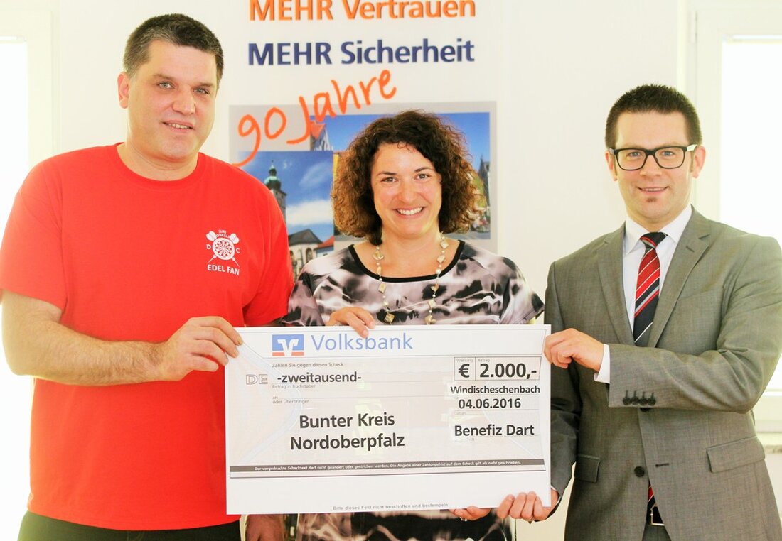 Weiden/Windischeschenbach. Volltreffer ins Schwarze: Das ist nicht nur der ehemaligen Dart-Mannschaft der Windischeschenbacher „Spielkiste“ gelungen. Auch der Bunte Kreis der Kliniken Nordoberpfalz AG darf sich freuen. Denn der Erlös des Benefiz-Dart-Turnieres [&hellip;]