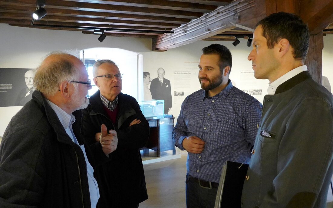 Falkenberg. Eigentlich hatten Bürgermeister Herbert Bauer und sein Burgbeauftragter Matthias Grundler den Bundestagsabgeordneten Albert Rupprecht zum Gespräch eingeladen, wie die Burg Falkenberg über die Sanierung hinaus unterstützt werden kann. Doch [&hellip;]