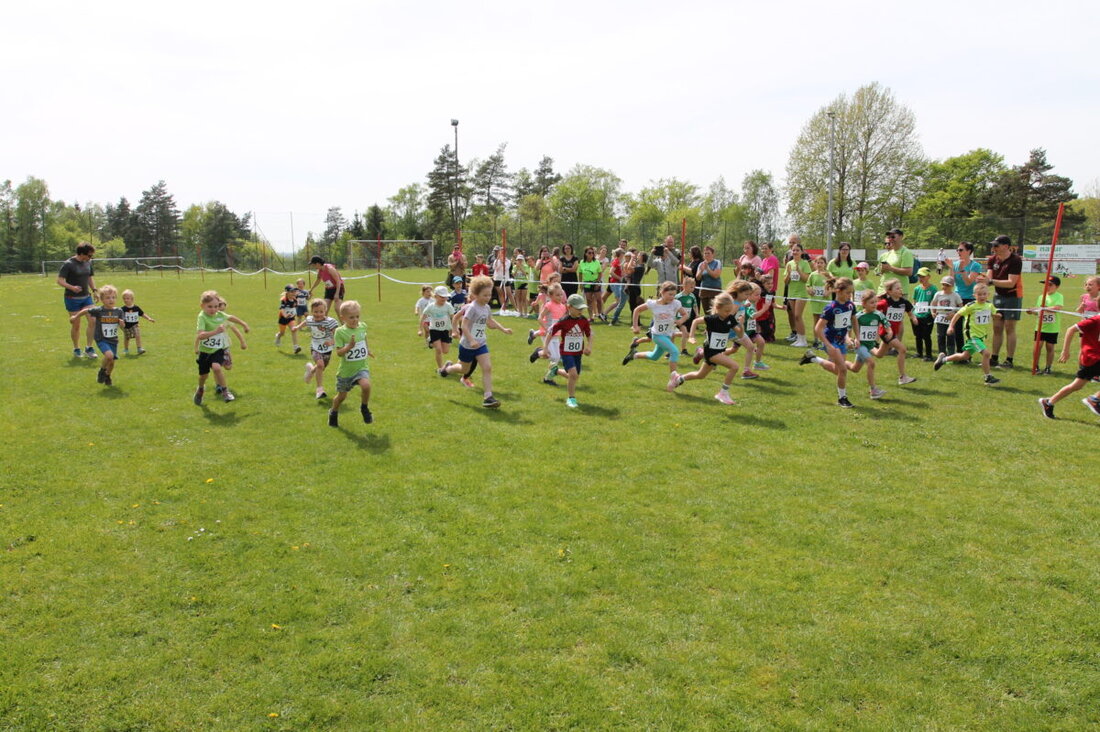 Flossenbürg. Am Donnerstag, 1. Mai, findet der 23. Burglauf des TSV Flossenbürg statt, welcher Teil des Oberpfälzer Volkslauf-Cups ist. Anmeldeschluss ist der 30. April, 19 Uhr, mit Möglichkeiten zur Nachmeldung bis eine Stunde vor Start.