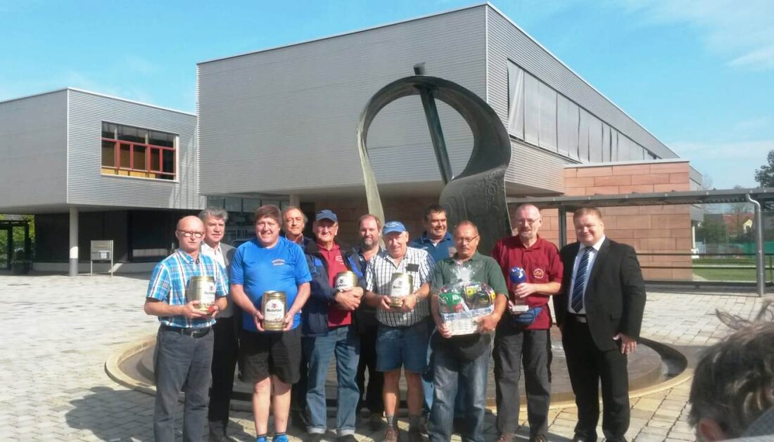 Grafenwöhr. Die Grafenwöhrer Wanderfreunde ließen es sich nicht nehmen, den Wandertag des Wandervereins Burglengenfeld zu besuchen. Start und Ziel für alle Teilnehmer war die Stadthalle im Naabtalpark. Von Doris Mayer-Englhart  [&hellip;]