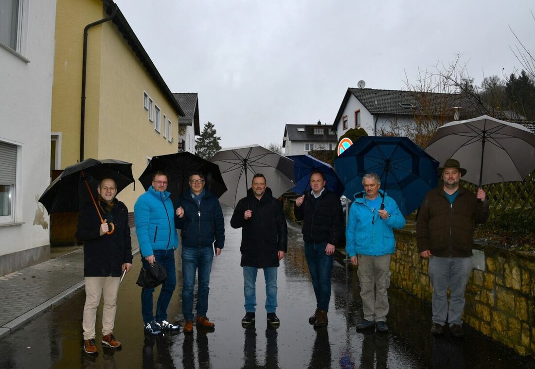 Burglengenfeld. Die Stadtwerke und die Stadt Burglengenfeld haben insgesamt rund 550.000 Euro investiert in die Erneuerung der Kanal- und Wasserleitung von der Goethestraße bis zum Landbotenweg sowie in die Straßen- und Gehwegwiederherstellung in der Straße "Beim Klingentor". Die Infrastruktur entspricht in allen Belangen dem aktuellen Stand der Technik.