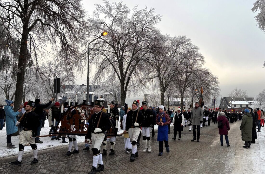 Burglengenfeld/Johanngeorgenstadt. Eine Delegation aus Burglengenfeld erlebte beim Schwibbogenfest in der Partnerstadt Johanngeorgenstadt vorweihnachtliche Traditionen und eine verschneite Winterlandschaft.