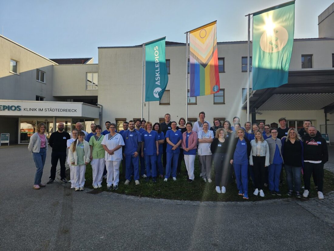 Städtedreieck. Das Krankenhaus in Burglengenfeld profitierte von einem S.A.V.E Teamtraining durch Asklepios, um Notaufnahmeprozesse zu optimieren. 38 Mitarbeitende erlernten bessere Kommunikation und Handlungssicherheit in kritischen Situationen.