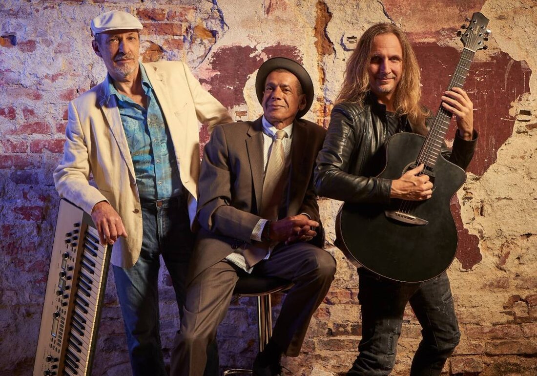 Amberg. Das Konzert "Burst" im Atelier Teufelsbäck in Amberg präsentiert von Hotel Brunner, bringt eine mitreißende Mischung aus Funk, Jazz, Gospel, Rock und Soul ohne Schlagzeug auf die Bühne. Tickets für das Event am 10. Juli 2025 um 19.00 Uhr sind auf okticket.de erhältlich.