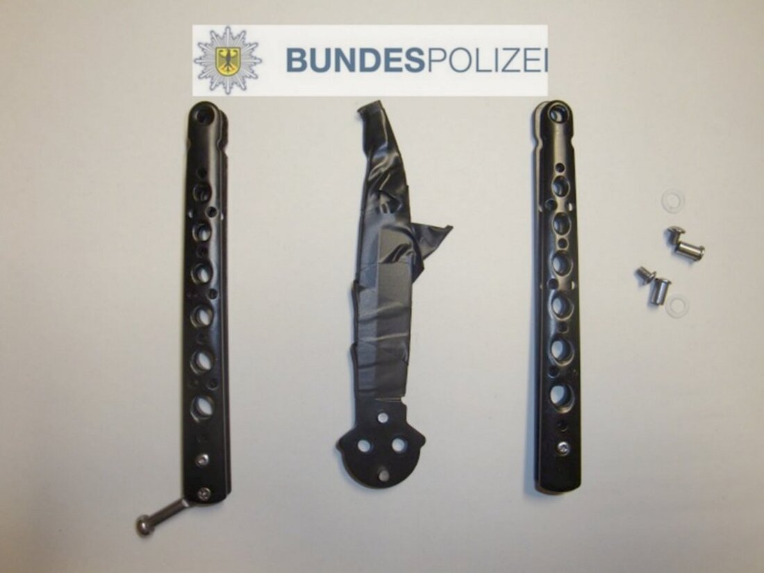 Waldsassen. Ein 19-Jähriger hatte den Schmuggel eines illegalen Butterflymessers vom Asiamarkt nach Deutschland vermeintlich gut vorbereitet. Nicht gut genug für die Spürnasen der Bärnauer Bundespolizei. Die Fahnder hatten in der Nähe [&hellip;]