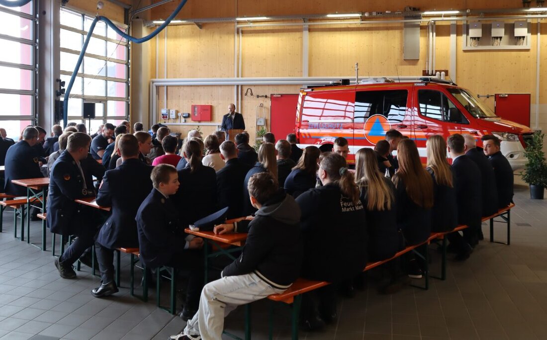 Mantel. Ein CBRN-Erkundungswagen wurde an die Feuerwehr Mantel übergeben. Das vom Bund bereitgestellte Spezialfahrzeug stärkt den Zivil- und Katastrophenschutz im Landkreis Neustadt/WN und ermöglicht Messungen gefährlicher Stoffe.