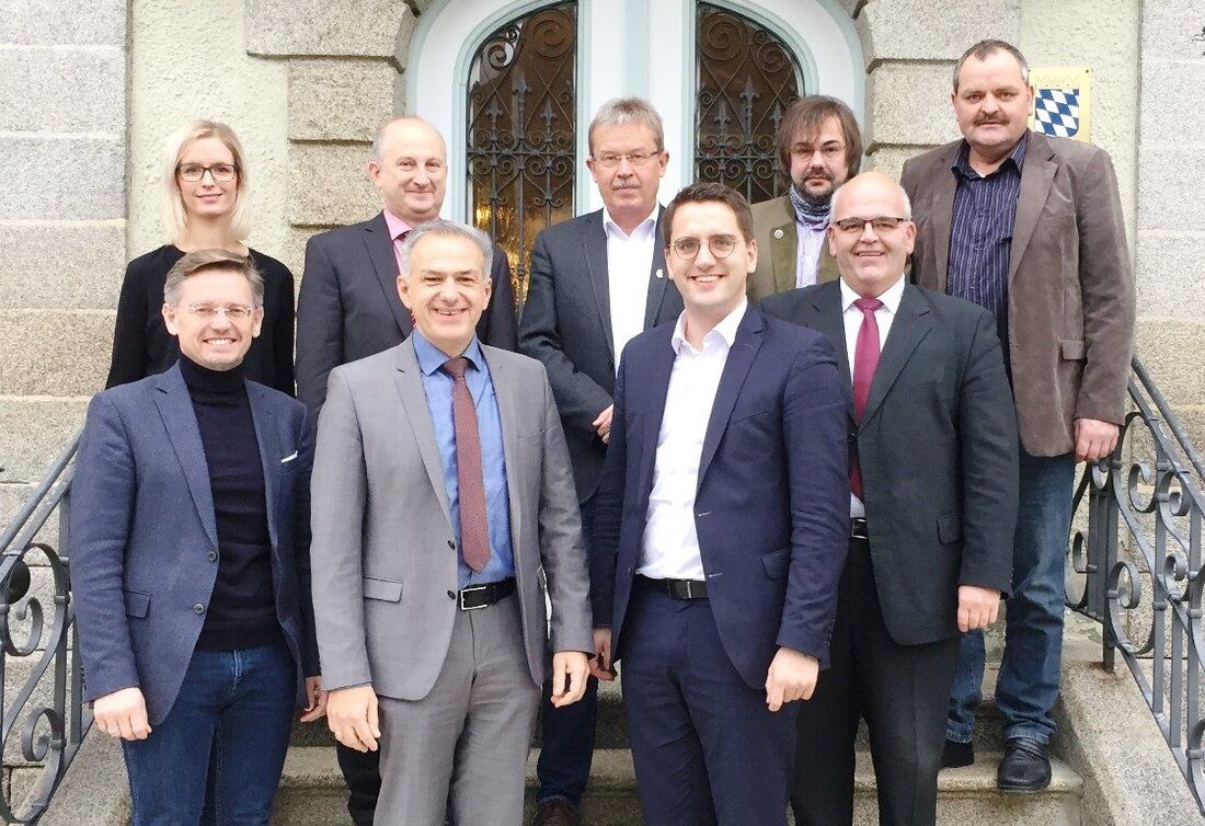 Bärnau. Europaabgeordneter Christian Doleschal diskutiert mit Mitgliedern der IKom über die anstehenden Herausforderungen in der neuen EU-Förderperiode. „Interkommunale Zusammenarbeit ist heute der Schlüssel für Investitionen in unserer Region. Noch viel [&hellip;]