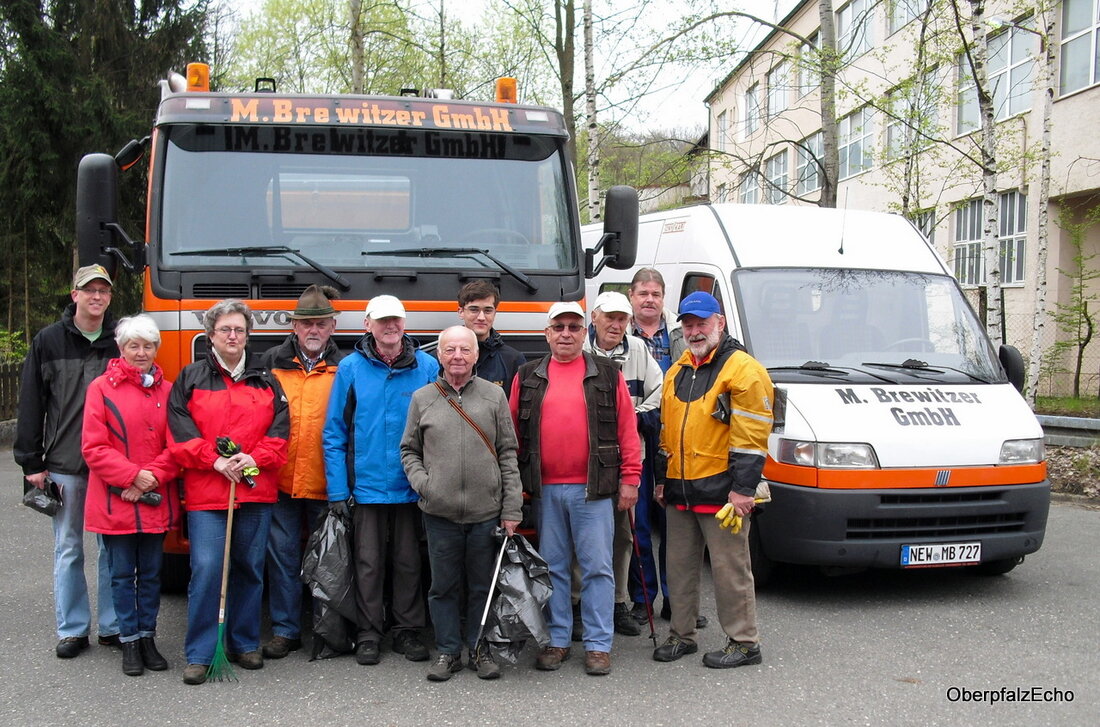 Neustadt/WN. Über zwei Kubikmeter Müll haben zwölf Helfer des Oberpfälzer Waldvereins aus Straßengräben und Grünlagen der Kreisstadt aufgeklaubt. Unzählige Bonbonpapiere, Zigarettenschachteln und benutzte Hundekottüten fanden sich entlang der Rundwanderwege des [&hellip;]