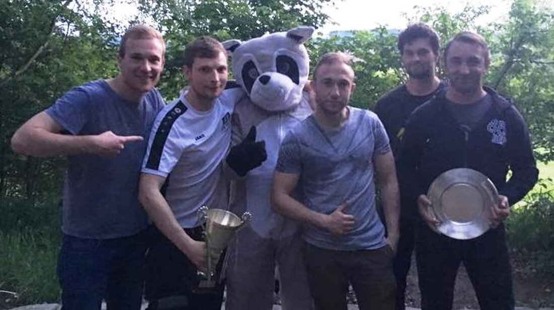 Wurz. Das Prinzip des deutschen Online-Fußball-Managers Comunio basiert auf realen Ereignissen der Fußball Bundesliga und Bewertungen der einzelnen Bundesliga-Akteure. Die Club-Freunde Wurz setzen sich aus zwei Communitys, 1. und 2. Liga, [&hellip;]