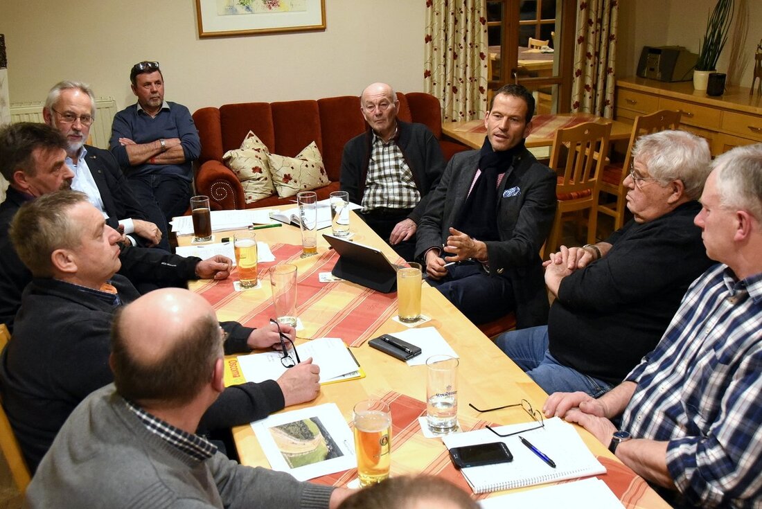 Harlesberg. Die Stromkabel der Gleichstromtrasse müssen entlang der Autobahn verlegt werden – darin ist sich die Arbeitsgemeinschaft Ernährung Landwirtschaft und Forsten (AG ELF) im CSU Kreisverband einig. Muss von dieser [&hellip;]