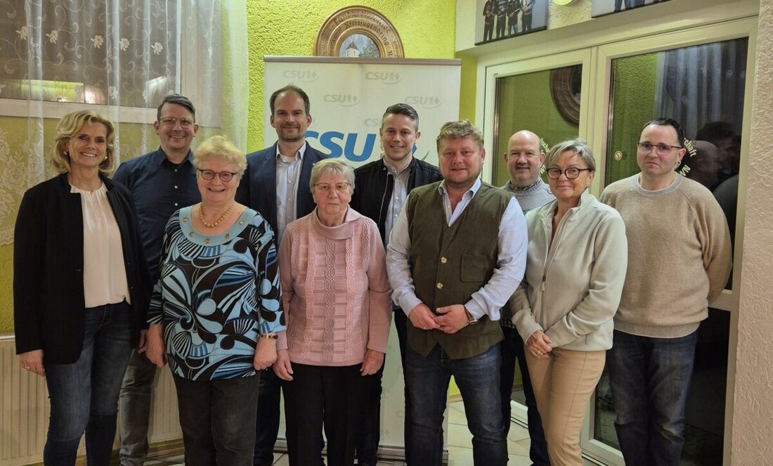 Altenstadt. In einer vollständigen Einigkeit wählte der CSU-Ortsverband Altenstadt/WN seine neue Vorstandschaft, wobei der Ortsvorsitzende Dominik Baschnagel einstimmig im Amt bestätigt wurde. Der Generationenwechsel setzte sich mit der Wahl von Uli Joneitis und Stephan Meier als Beisitzer fort.