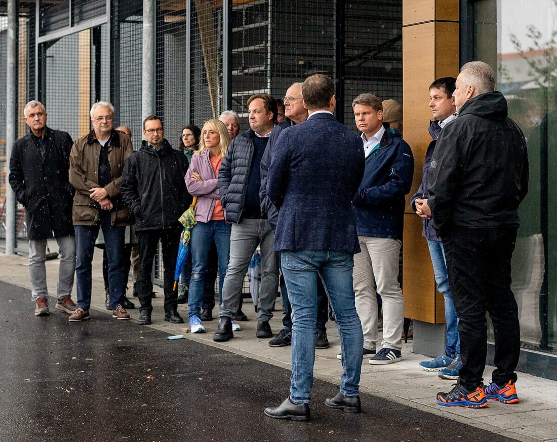 Weiden. „Erstmal zu REWE“ stand auf der Tagesordnung der CSU-Ortsverbände
Rehbühl und Mooslohe. Sie besichtigten den im Bau befindlichen REWE-Markt in der Tachauer Straße.