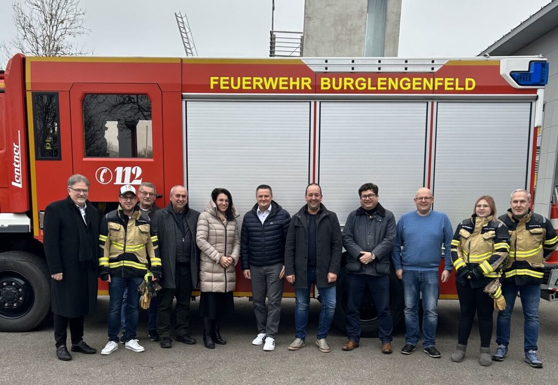 Burglengenfeld. Vertreter der CSU, darunter der Bürgermeisterkandidat, besuchten Einsatzkräfte, um Dank und Anerkennung für ihren Dienst auszusprechen und Geschenke zu überreichen.