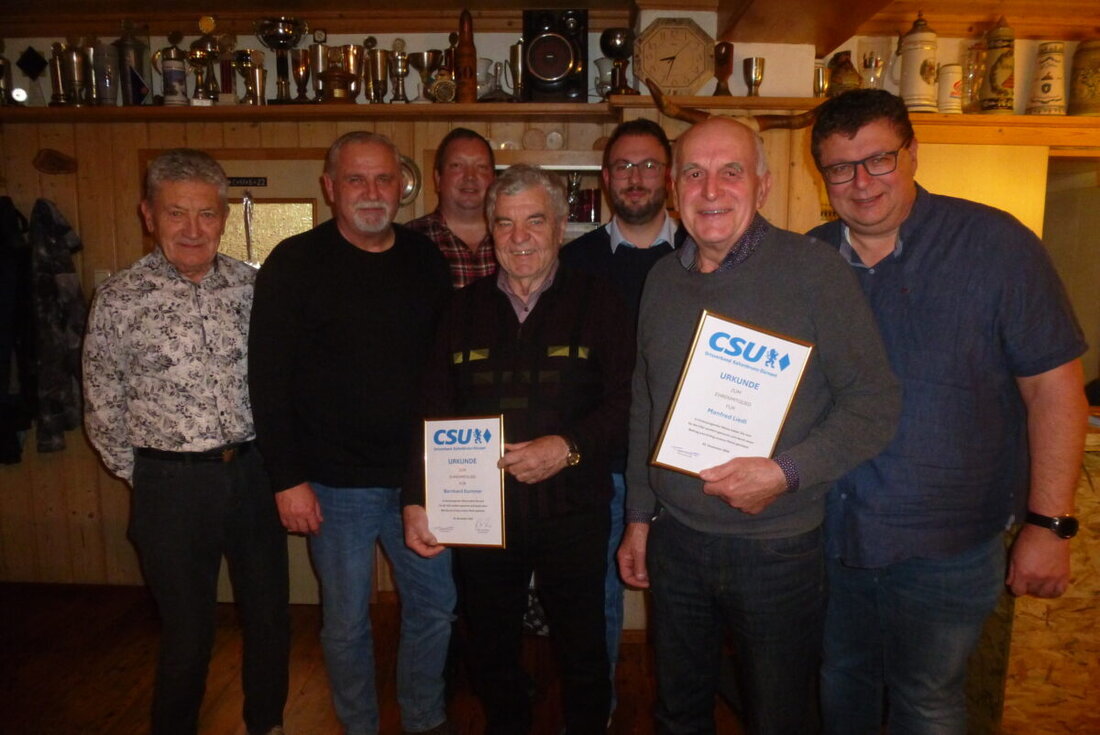 Dürnast. Der CSU-Ortsverband Kaltenbrunn-Dürnast ernannte vier Mitglieder zu Ehrenmitgliedern und plante lokale Veranstaltungen wie die Marktweihnacht und das Neujahrsanblasen. Die Ehrungen fanden nach einem traditionellen Fischessen statt und es werden noch Treue-Urkunden übergeben.