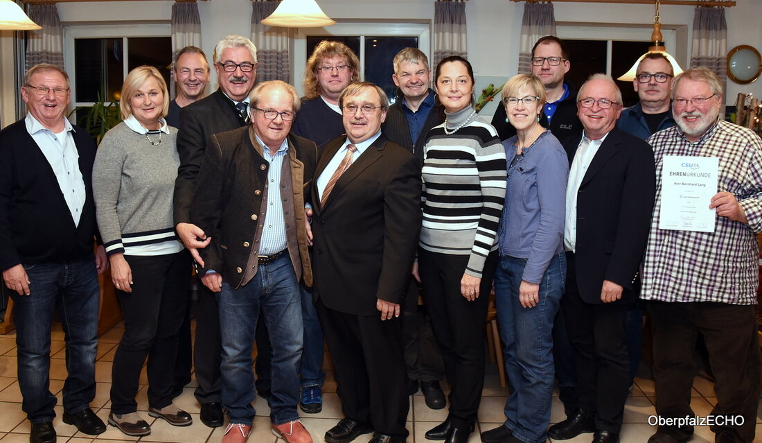 Neustadt/WN. Bei der Sitzung des Arbeitskreises „Sport in Schule und Verein“ in den Räumen der Vereinigten Sparkassen Eschenbach, Neustadt/WN, Vohenstrauß hat Sportkreis-Vorsitzender Ernst Werner vor kurzem den Vorstandsvorsitzenden der Vereinigten [&hellip;]