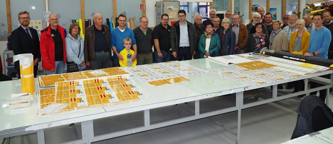 Neustadt/WN/Altenstadt/WN. „Wir drucken alles, was andere nicht drucken – nur nicht Papier“, mit dieser Begrüßung macht Yul Regler schon mal eine Ansage. Bei der Betriebsbesichtigung vom Druckzentrum Regler machte er [&hellip;]