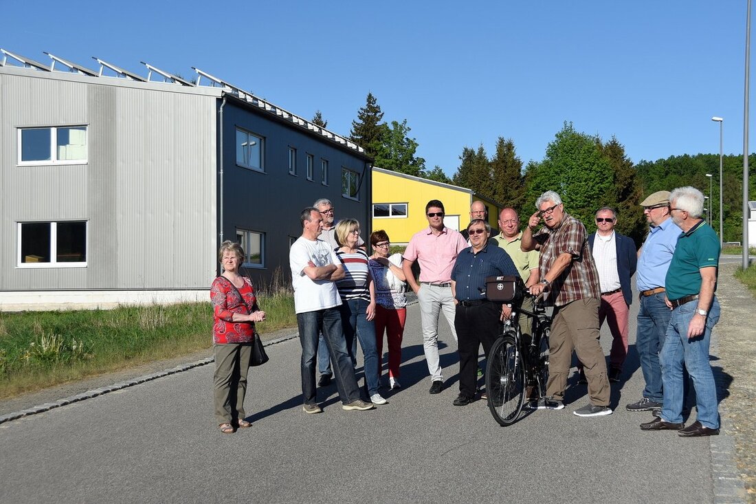 21Neustadt/WN. „Am Anfang standen die Verhandlungen mit Fotobuch“, erinnerte Bürgermeister Rupert Troppmann bei einer Besichtigung des Gewerbegebietes „Im Wiesengrund“ mit der CSU Stadtratsfraktion und der CSU Ortsvorstandschaft. „Das war der [&hellip;]