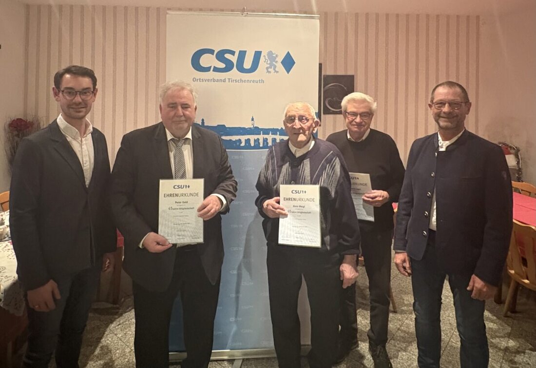 Tirschenreuth. Der CSU-Ortsverband feierte seinen Jahresabschluss und blickte in festlicher Runde auf ein aktives Jahr zurück. Ehrungen und der Blick voraus auf den Kommunalwahlkampf mit Harald Siegert setzten Akzente.