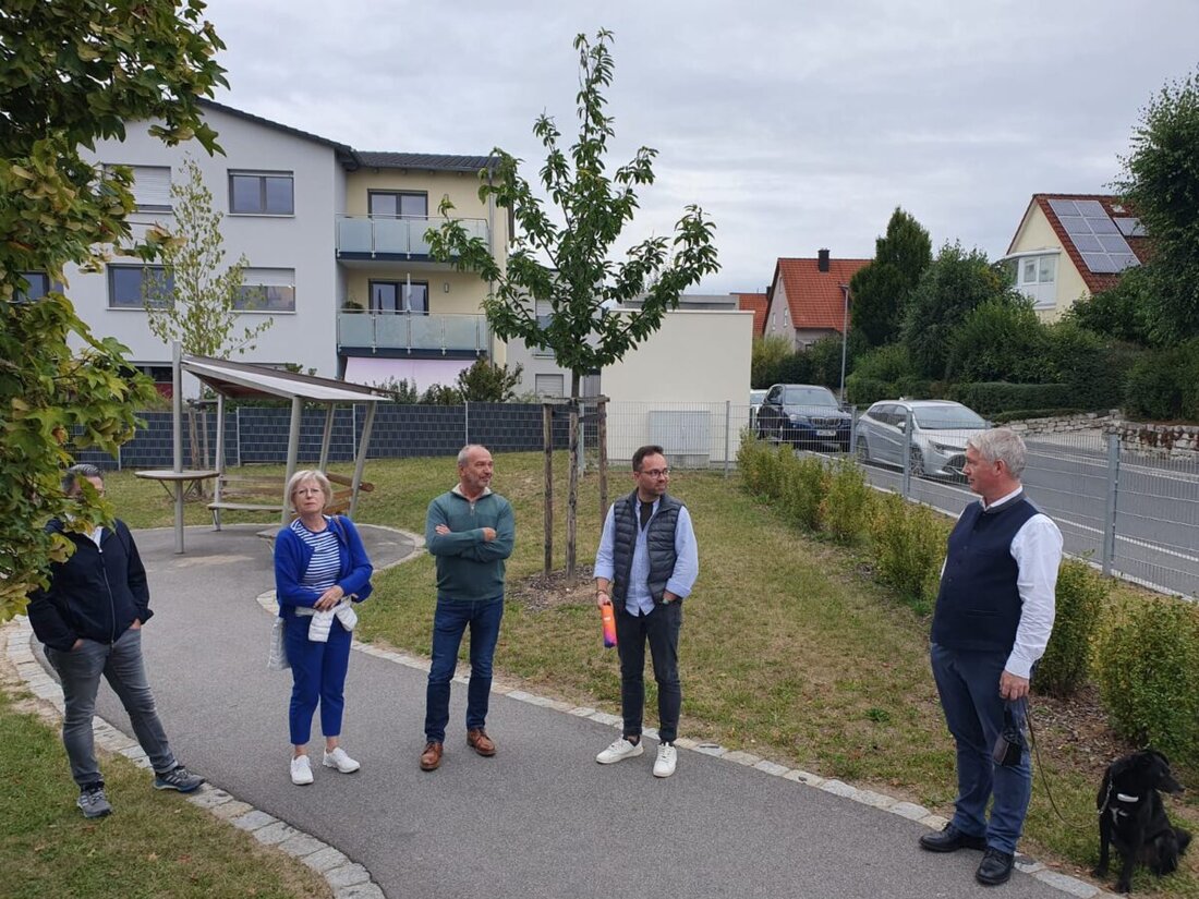 Amberg. Anfang der Woche trafen sich Mitglieder des OV Eisberg-Karmensölden mit dem OB-Kandidaten der CSU, Stefan Ott, zum Spaziergang.