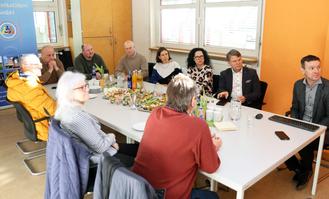 Weiden/Irchenrieth. CSU-Vertreter um OB-Kandidat Dr. Benjamin Zeitler besuchten die Regenbogen-Werkstatt des HPZ Irchenrieth. Das HPZ beeindruckte mit 1.500 Betreuungsplätzen, 975 Beschäftigten und Plänen für ein neues Wohnheim.